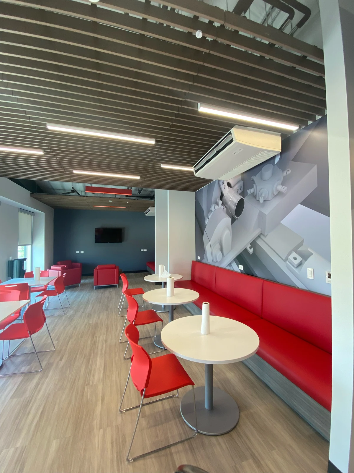 Benoit display interior